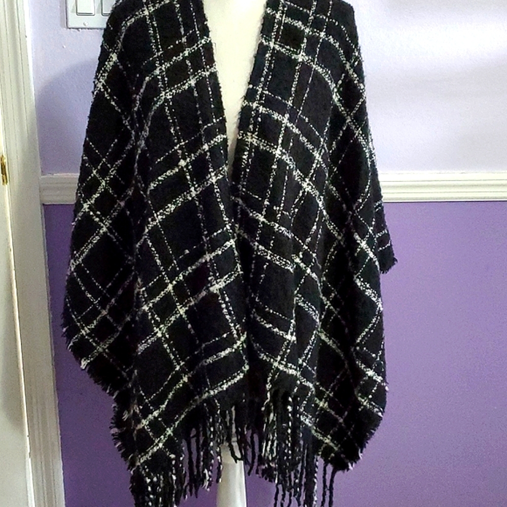 Black & White Plaid Soft Cozy Fuzzy Fringed Shrug Poncho OS